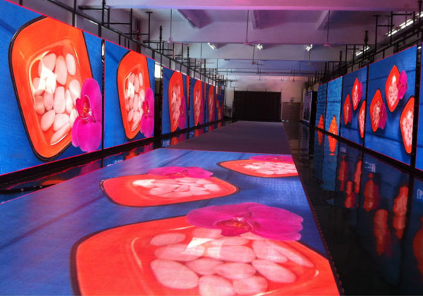 Portable LED Screen:LED screen dance floor, Optional built-in reactive led screen dance floor<br/><br/>19.7"x39.4" (500x1000mm) 25.2lbs(12kg)<br/><br/>Pixel pitch: P3.91,P4.81,P6.25<br/><br/>Easy to setup and unsetup, can take out one panel out in the middle easily.<br/><br/><table width=